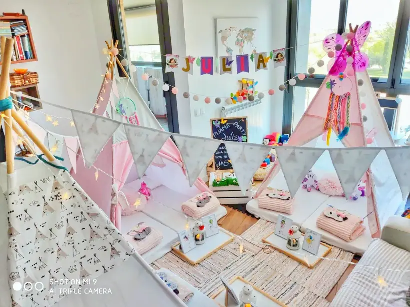 Fiesta de pijama con tipis, mantas y luces para un cumpleaños en Zaragoza